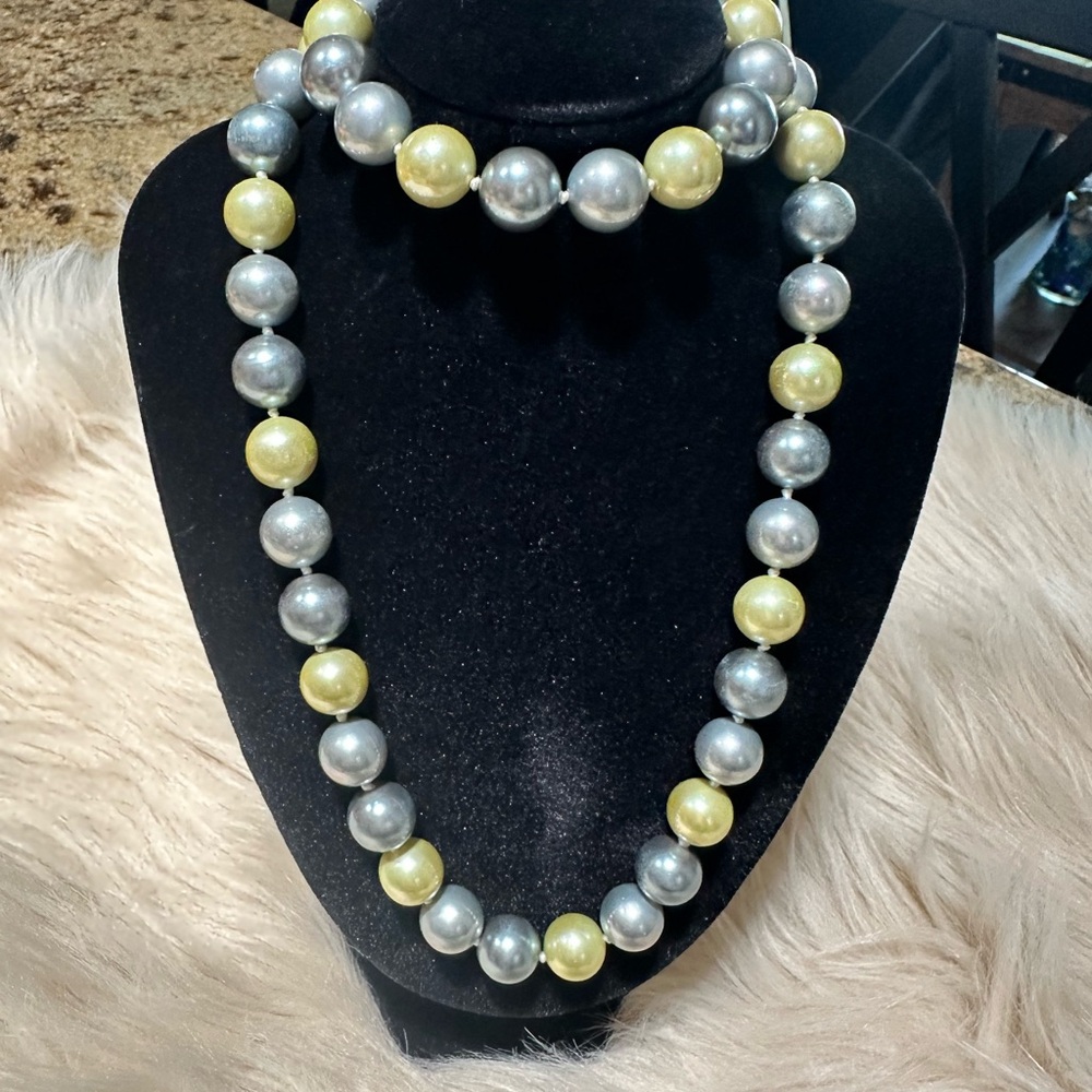 Green & Blue Pearl Necklace & Bracelet Combo NWOT.